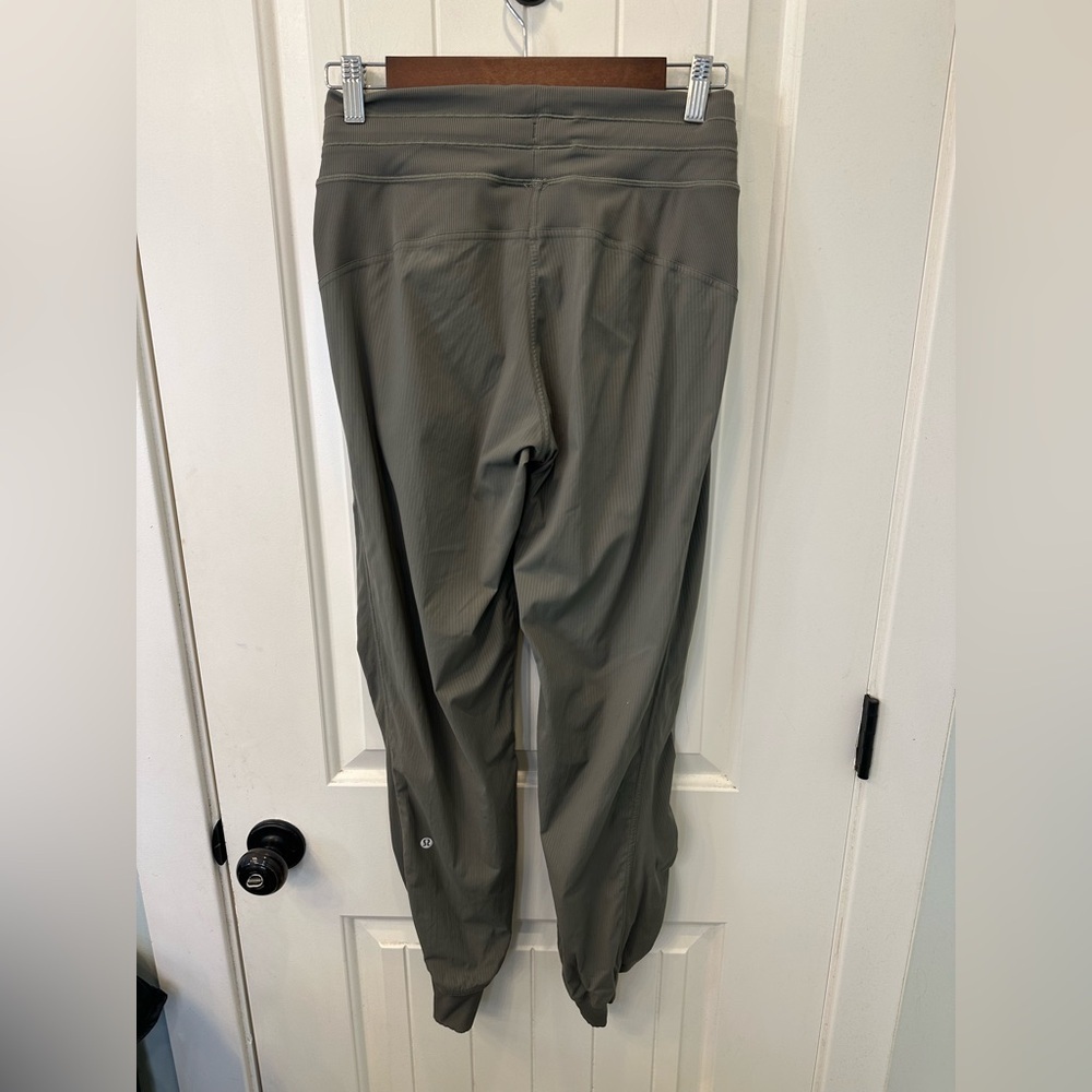 Lululemon Dance Studio Joggers Size 6 Olive Green Excellent Condition - Picture 6 of 7